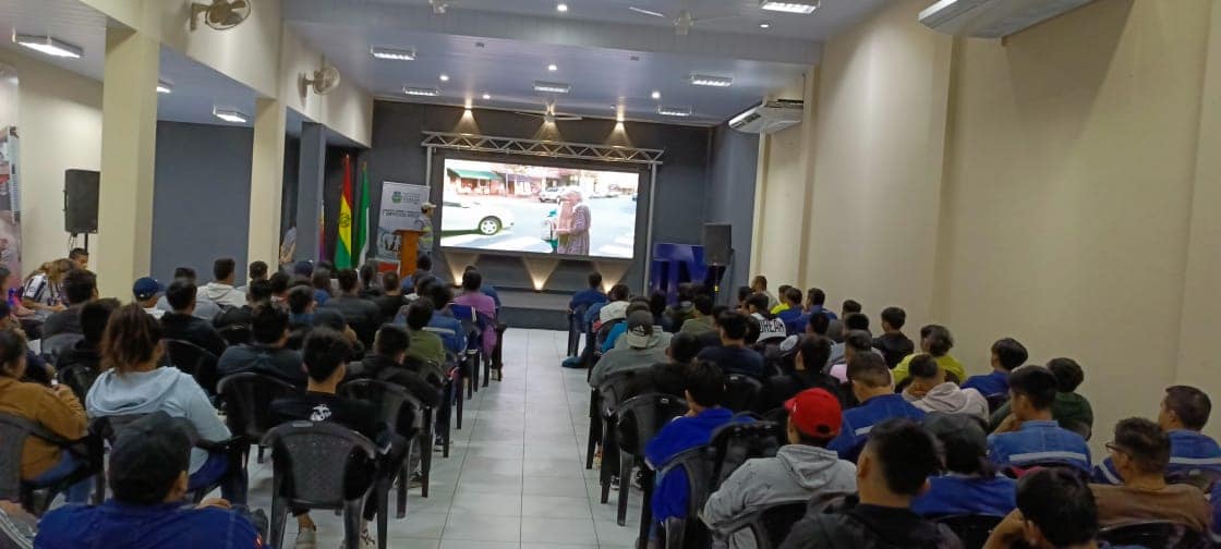 Socialización y sensibilización del tráfico ilícito de personas. Socialización y sensibilización del tráfico ilícito de personas.