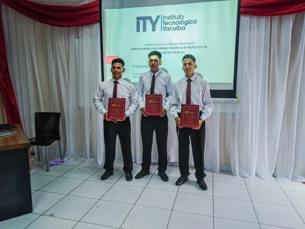 Cómo institución, felicitamos a nuestros jóvenes que aprobaron su defensa de grado Cómo institución, felicitamos a nuestros jóvenes que aprobaron su defensa de grado