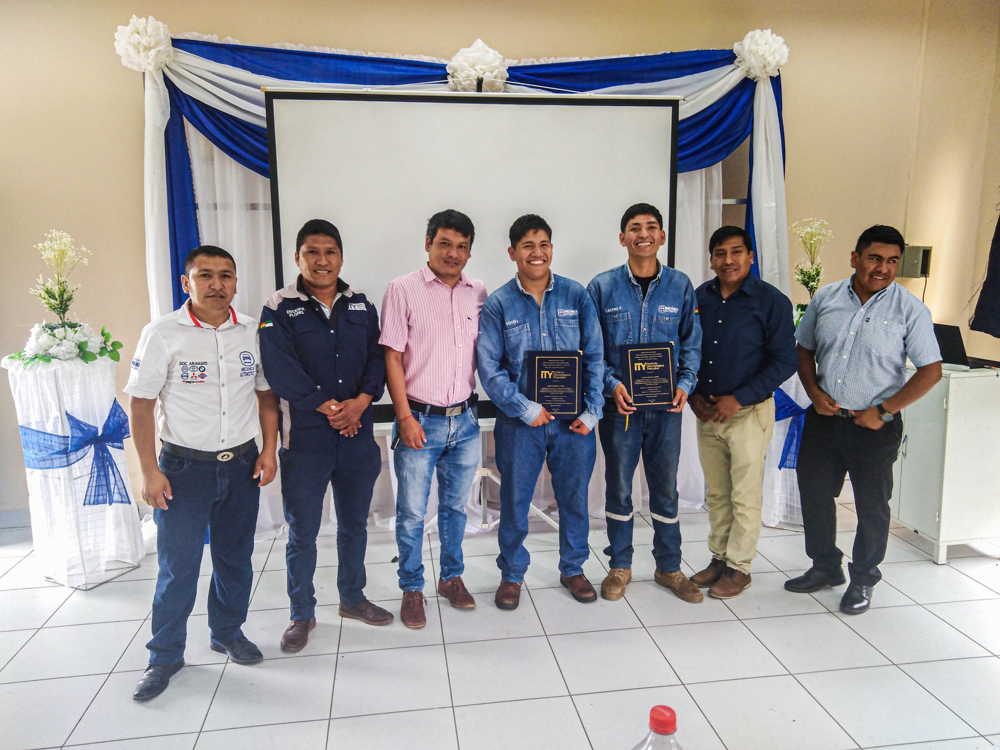 Queremos expresar nuestras felicitaciones a los estudiantes de la carrera de Mecánica Automotriz Queremos expresar nuestras felicitaciones a los estudiantes de la carrera de Mecánica Automotriz